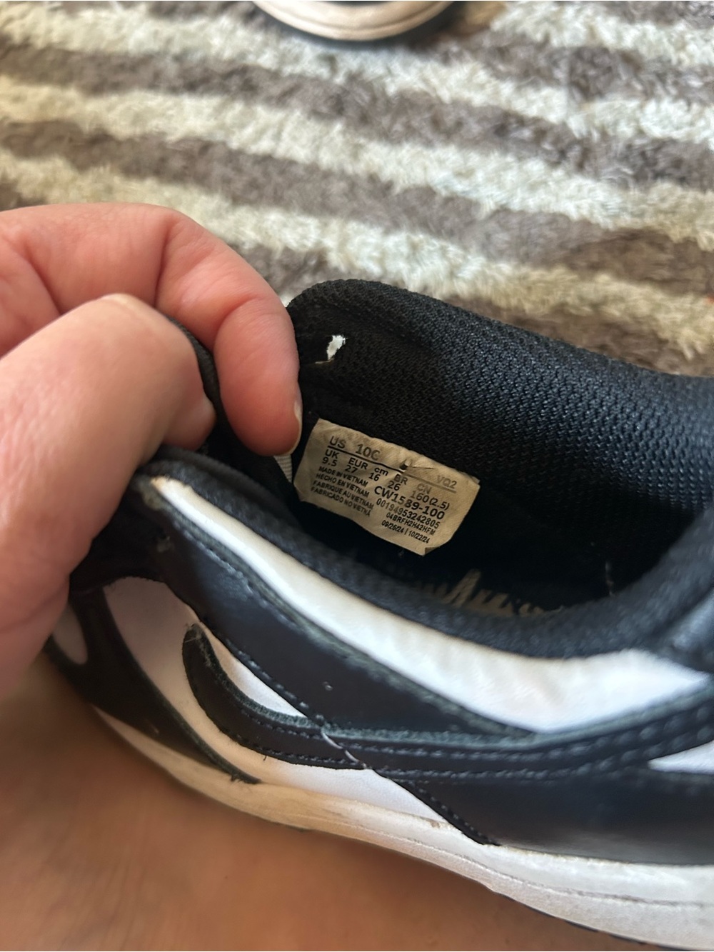 Nike Kids Black and White Low-Top Sneakers - Picture 4 of 5